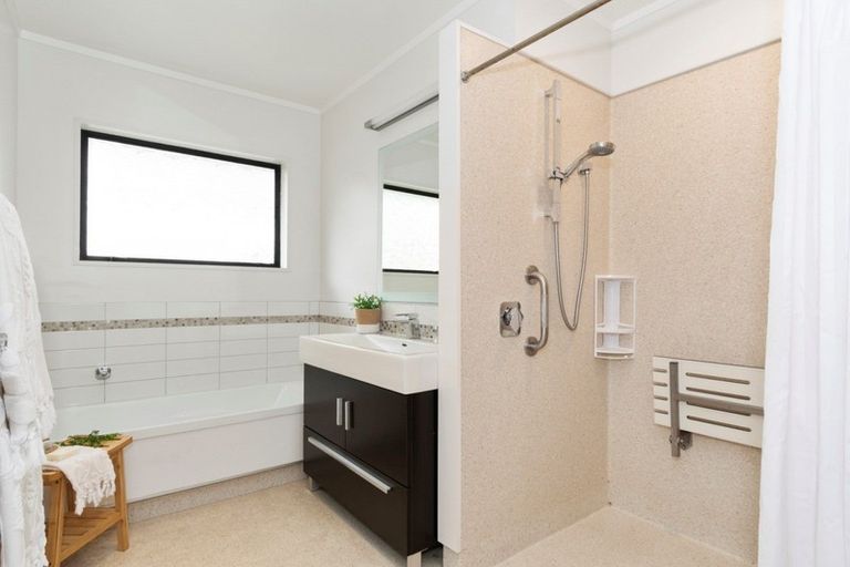 Photo of property in 2 Western Road, Otumoetai, Tauranga, 3110