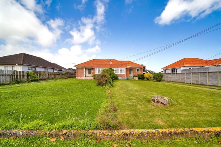 Photo of property in 40-42 Dixon Avenue, Hawera, 4610