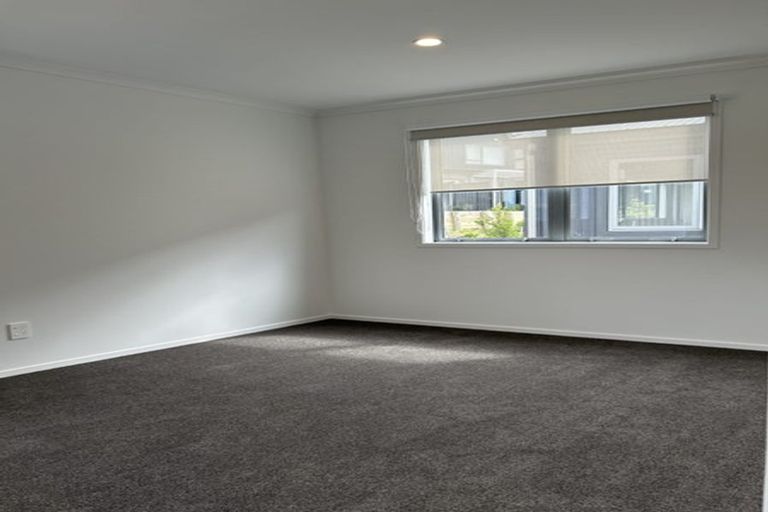 Photo of property in 15 Koreke Close, Kenepuru, Porirua, 5022