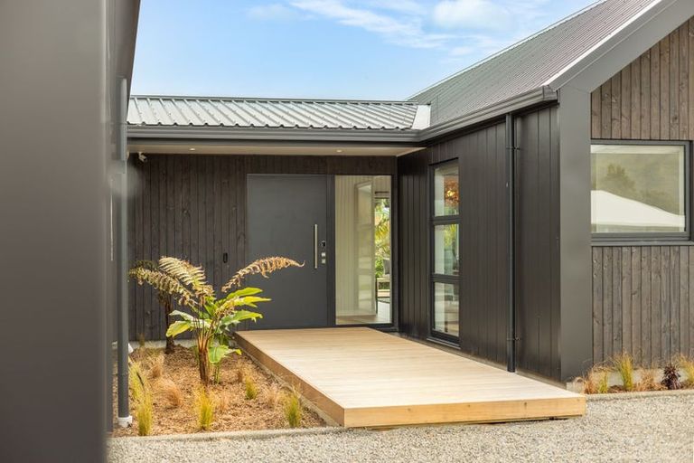 Photo of property in 35 Titoki Road, Waikanae Beach, 5036