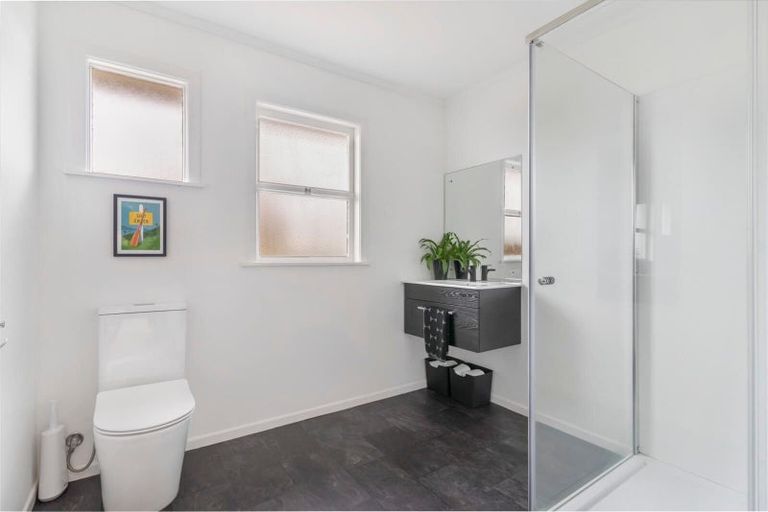 Photo of property in 16 Kashmir Road, Glen Eden, Auckland, 0602