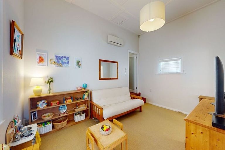 Photo of property in 9 Herald Terrace, Berhampore, Wellington, 6023
