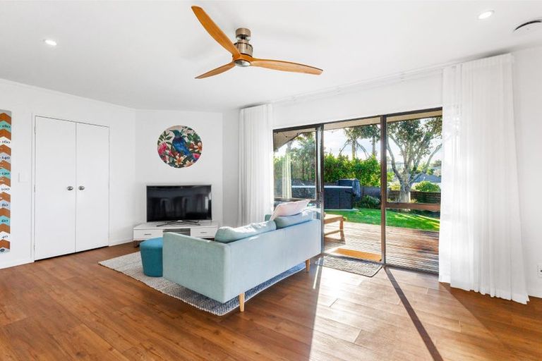 Photo of property in 22 Matisse Drive, West Harbour, Auckland, 0618