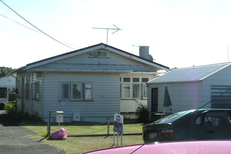 Photo of property in 1/16 Gladstone Road, Northcote, Auckland, 0627