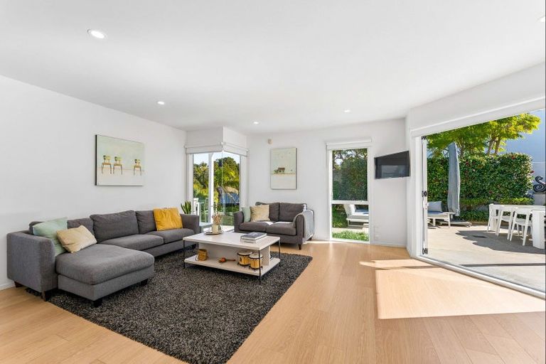 Photo of property in 15b Wilding Avenue, Northcote Point, Auckland, 0627