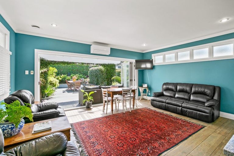 Photo of property in 76 Barrett Street, Westown, New Plymouth, 4310