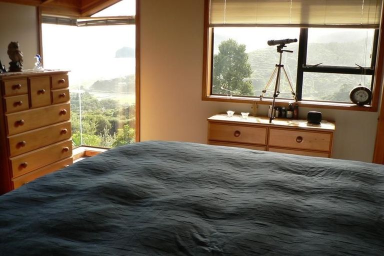 Photo of property in 18 Rayner Road, Piha, New Lynn, 0772