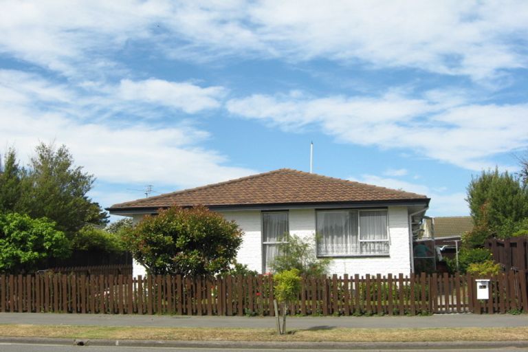 Photo of property in 1/44 Royal Park Drive, Parklands, Christchurch, 8083
