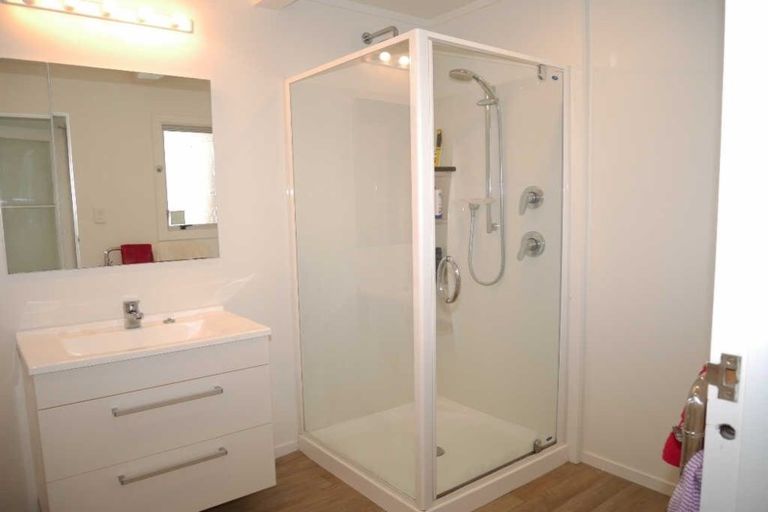 Photo of property in 12 Kowhai Grove, Raumati Beach, Paraparaumu, 5032