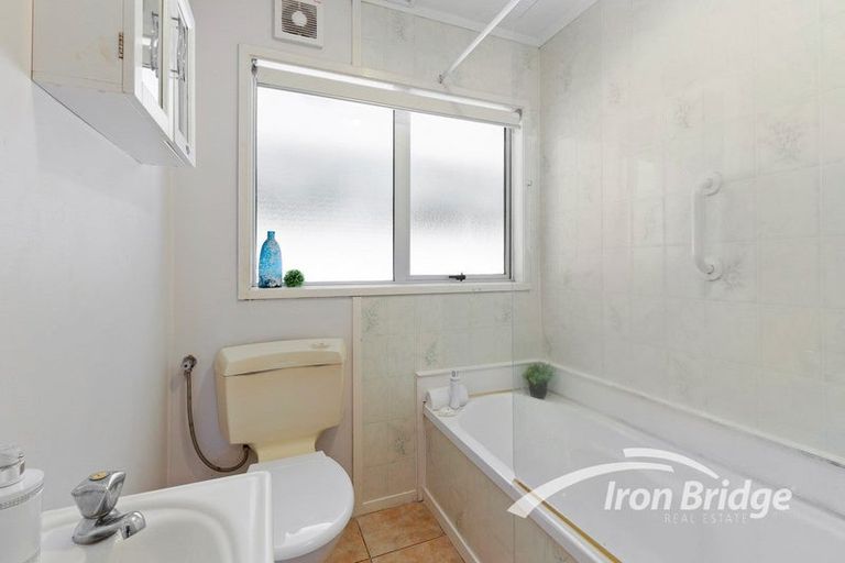 Photo of property in 1/17 Cresta Avenue, Beach Haven, Auckland, 0626