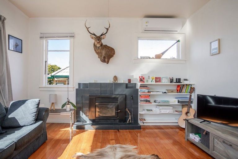 Photo of property in 3 Victoria Avenue, Dannevirke, 4930