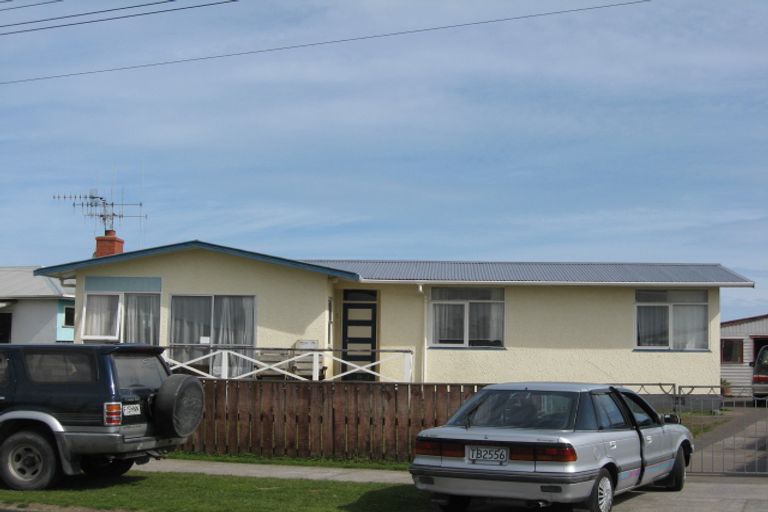 Photo of property in 17 Polson Street, Castlecliff, Whanganui, 4501