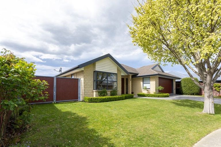 Photo of property in 8 Chesterfield Place, Rangiora, 7400