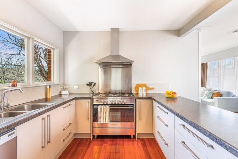 Photo of property in 52 Sylvan Crescent, Te Atatu South, Auckland, 0610