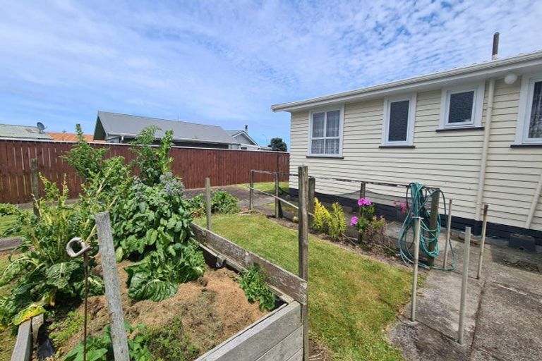 Photo of property in 12 Hickey Place, Opunake, 4616