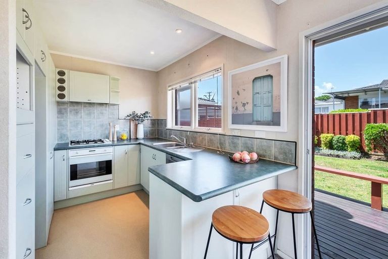 Photo of property in 2/6 Waterloo Road, Milford, Auckland, 0620