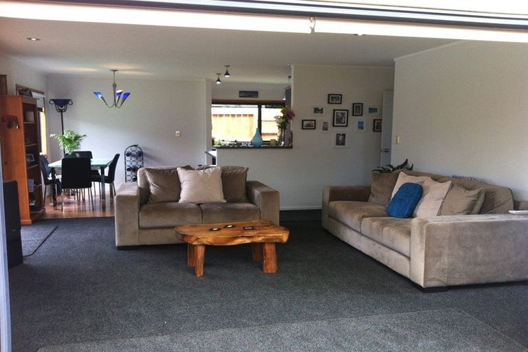 Photo of property in 2/274 Rangatira Road, Beach Haven, Auckland, 0626