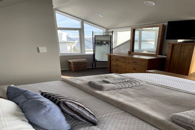 Photo of property in 17 Palliser Road, Roseneath, Wellington, 6011