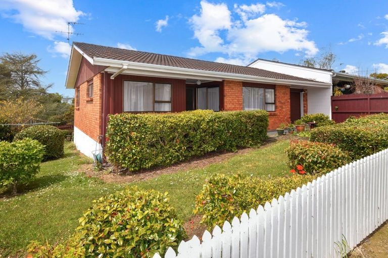 Photo of property in 2/1 Sari Place, Massey, Auckland, 0614