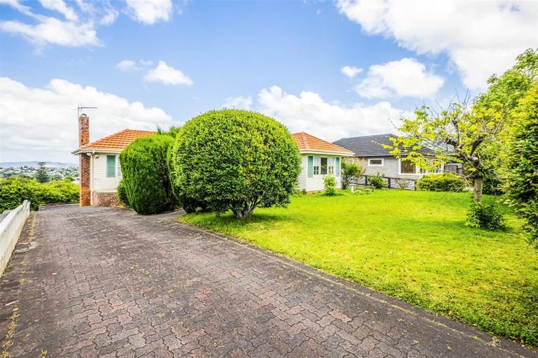 Photo of property in 39 Mellons Bay Road, Mellons Bay, Auckland, 2014