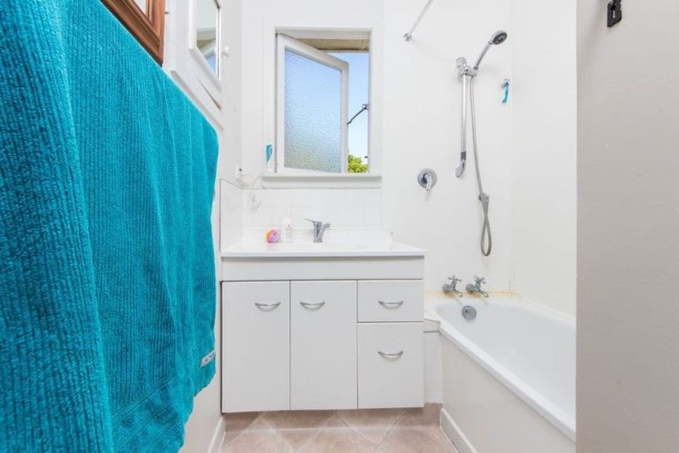 Photo of property in 50 Island Bay Road, Beach Haven, Auckland, 0626