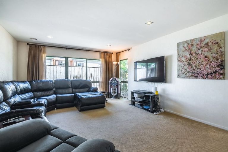 Photo of property in 13 Northern Rata Place, Albany, Auckland, 0632