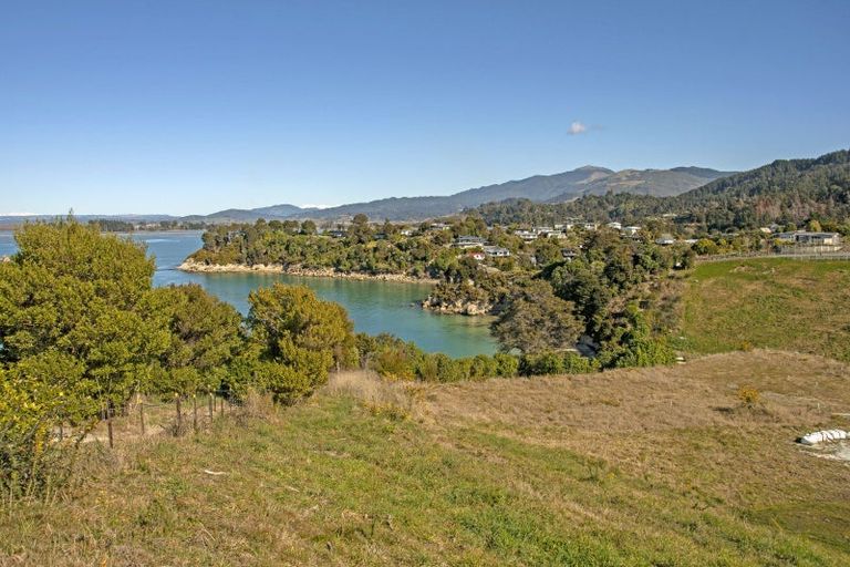 Photo of property in 15 Fairburn Place, Kaiteriteri, 7197