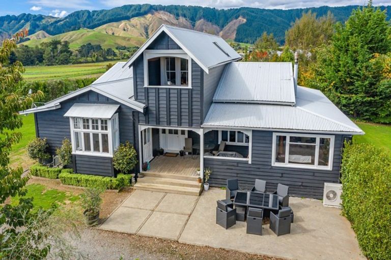 Photo of property in 73 Wakefield Road, Levin, 5571