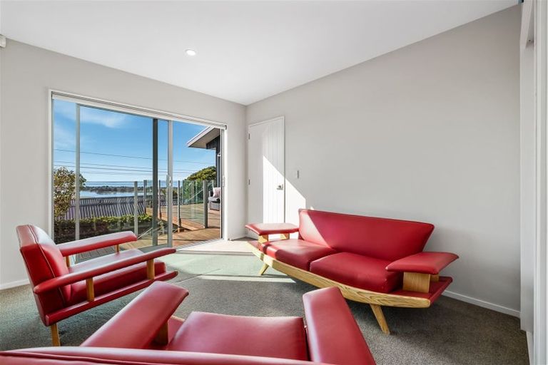 Photo of property in 74 Moncks Spur Road, Redcliffs, Christchurch, 8081