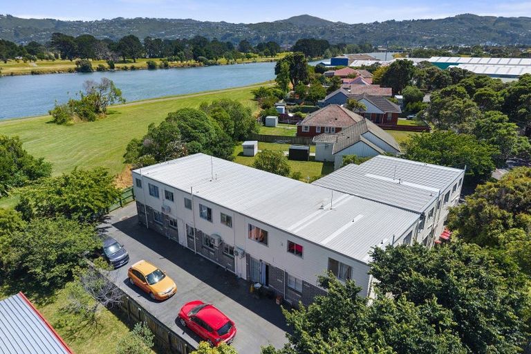 Photo of property in 8/19 Pirie Crescent, Moera, Lower Hutt, 5010