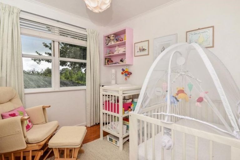 Photo of property in 24 Paewai Road, Glen Eden, Auckland, 0602