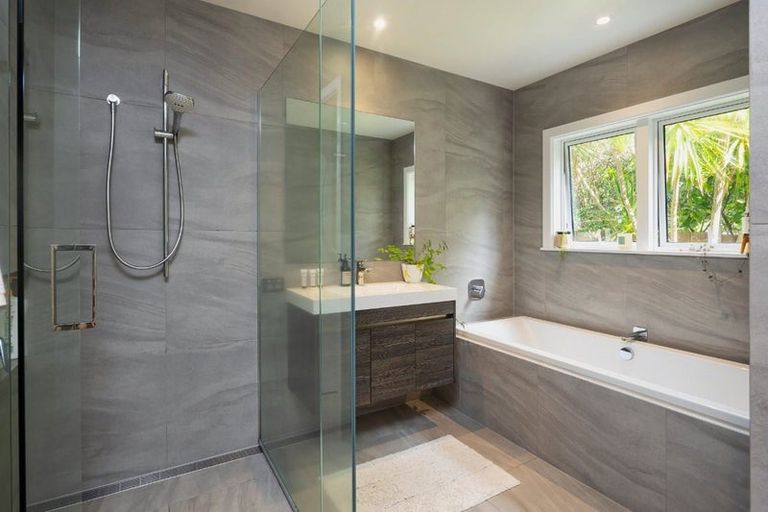 Photo of property in 11 Westbourne Road, Murrays Bay, Auckland, 0630