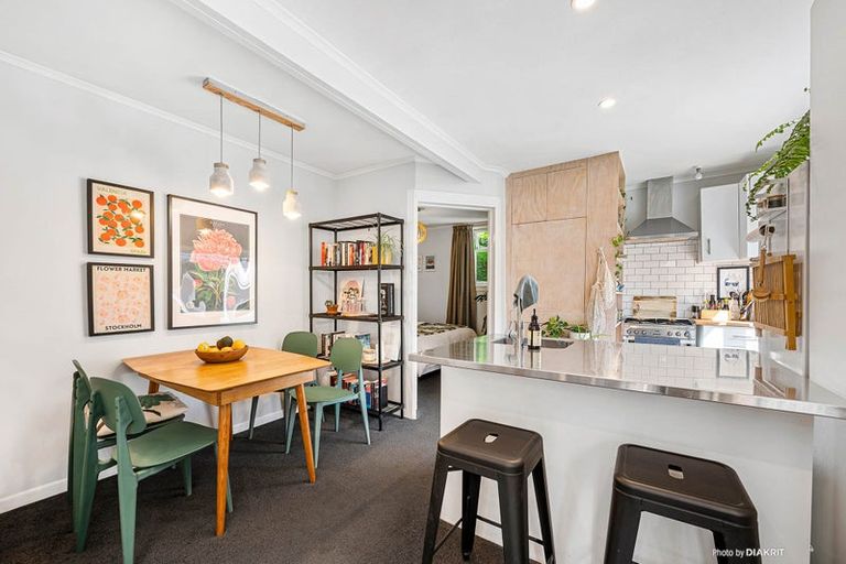 Photo of property in 10 Governor Road, Northland, Wellington, 6012