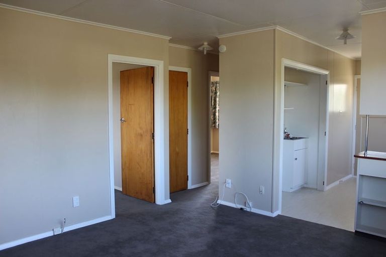 Photo of property in 80a Wikiriwhi Crescent, Awapuni, Palmerston North, 4412