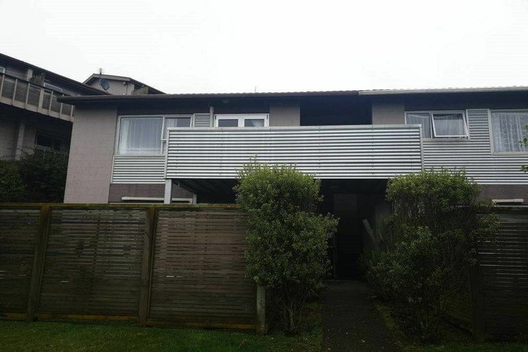 Photo of property in 2/126 Redwood Avenue, Tawa, Wellington, 5028