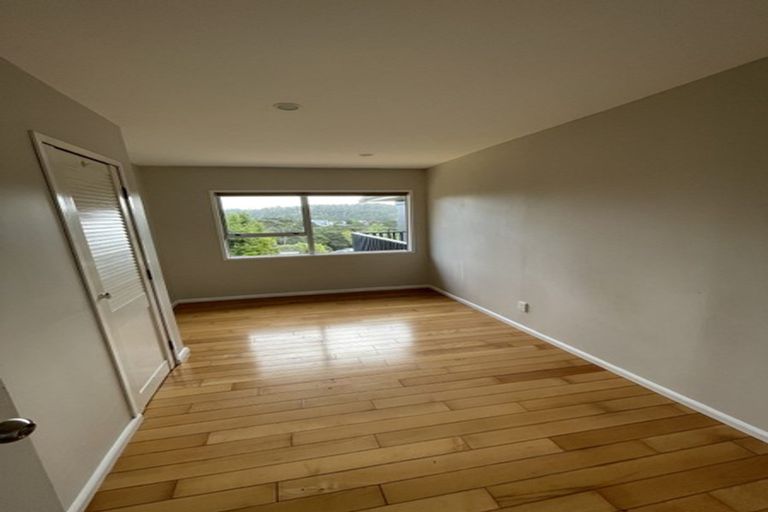 Photo of property in 40 Morriggia Place, Bayview, Auckland, 0629