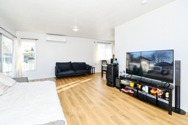 Photo of property in 1/58 Te Irirangi Drive, Clover Park, Auckland, 2019