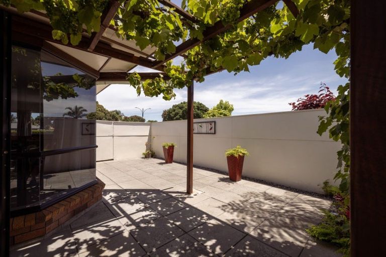 Photo of property in 16 Pacific View Road, Papamoa Beach, Papamoa, 3118