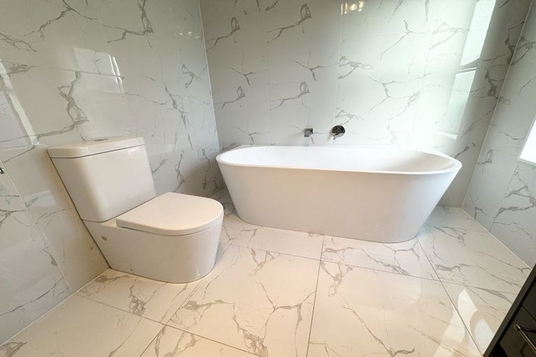 Photo of property in 6c St Catherine Crescent, West Harbour, Auckland, 0618