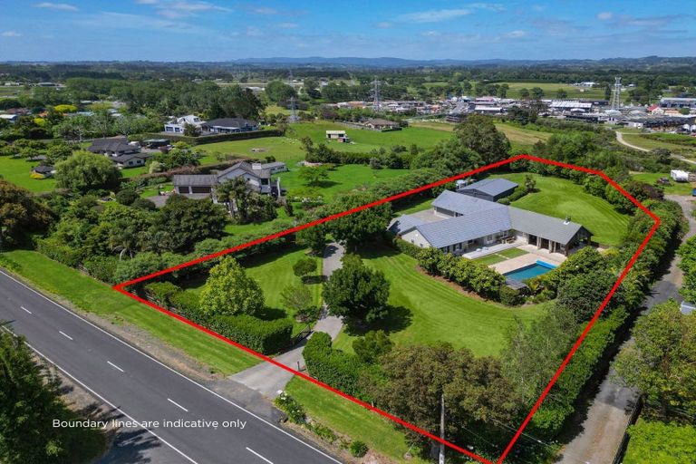 Photo of property in 21 Koraha Road, Kumeu, 0892