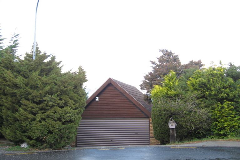 Photo of property in 28 Mckerrow Place, Sunshine Bay, Queenstown, 9300