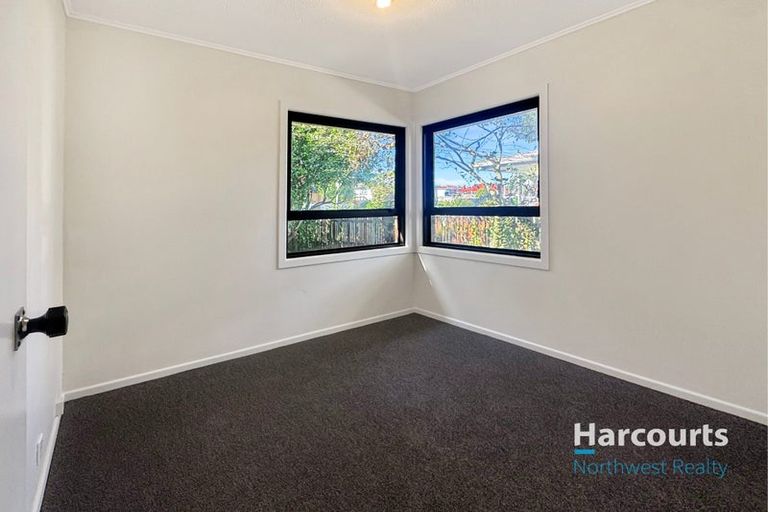 Photo of property in 4 Strid Road, Te Atatu South, Auckland, 0610