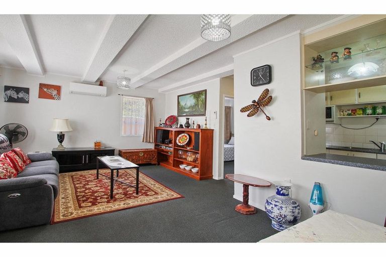 Photo of property in 2/46 Chartwell Avenue, Glenfield, Auckland, 0629