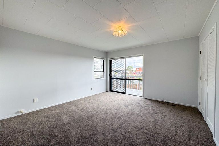 Photo of property in 12 Clearview Heights, Ranui, Auckland, 0612