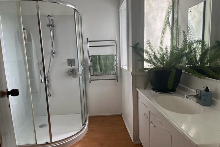 Photo of property in 34 Ellesmere Crescent, Pakuranga Heights, Auckland, 2010