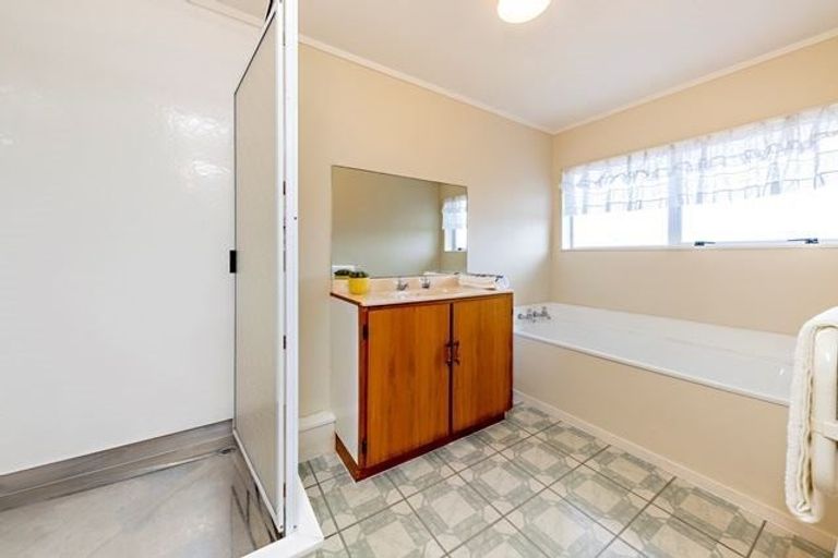 Photo of property in 56 Rushgreen Avenue, Pahurehure, Papakura, 2113