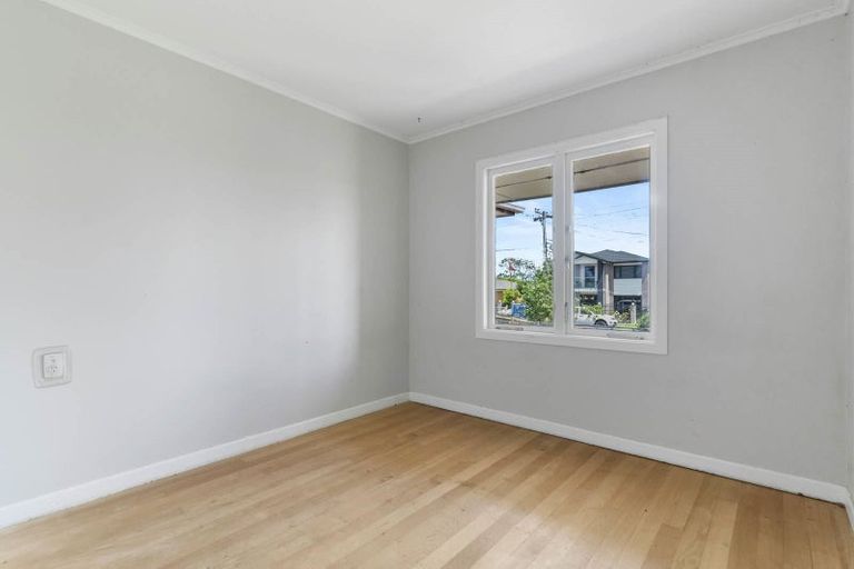 Photo of property in 12 Laureston Avenue, Papatoetoe, Auckland, 2025