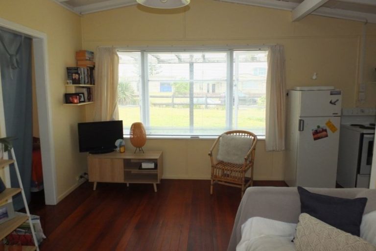 Photo of property in 20 Marine Parade South, Foxton Beach, Foxton, 4815