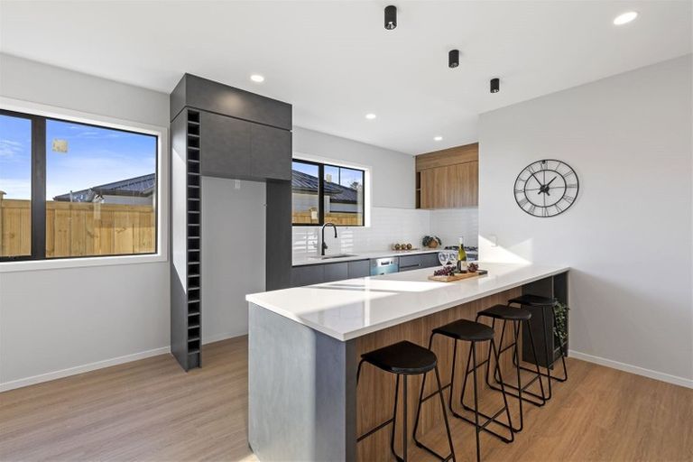 Photo of property in 63 Nobilo Road, Kumeu, 0810