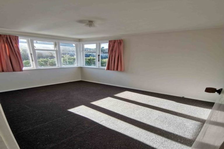 Photo of property in 2 Takatimu Way, Johnsonville, Wellington, 6037